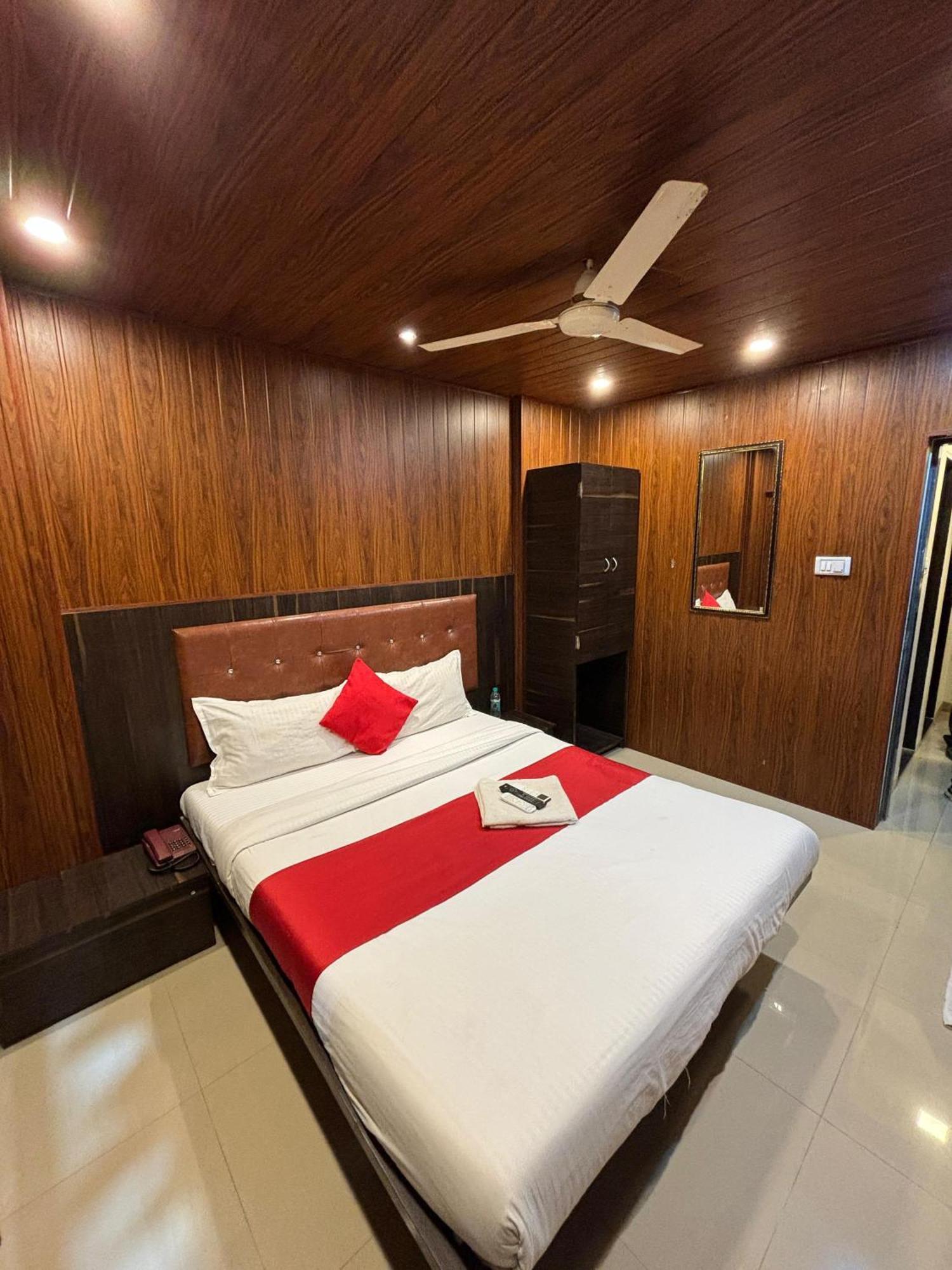 Hotel Borivali Executive - Near Borivali Railway Station — Photos 3